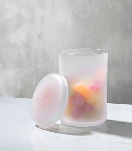 Farbkleckse in Paris: Nude lanciert eine Glaskollektion mit zarten Dekoren von Formafantasma