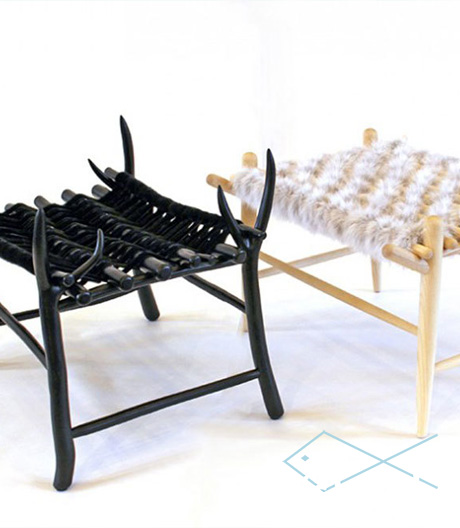 Dögg Guðmundsdóttir hat einen Hocker entworfen, der Holz mit echtem Fuchsfell kombiniert. Das dürfte für Kontroversen sorgen