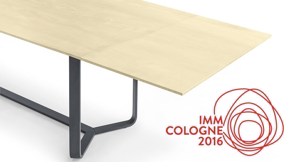 Tisch von Girsberger mit markanter Gestellstruktur