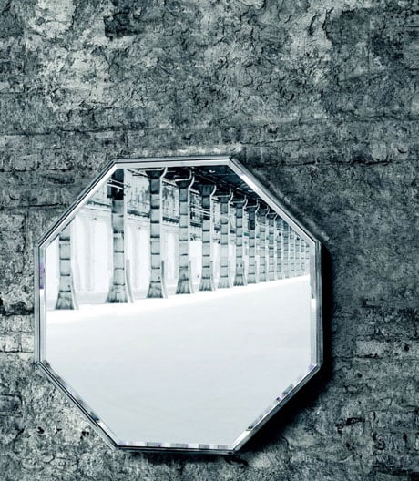 Spionieren oder spiegeln? Die Kollektion von Tokujin Yoshioka besitzt eine geheimnisvolle Ausstrahlung.