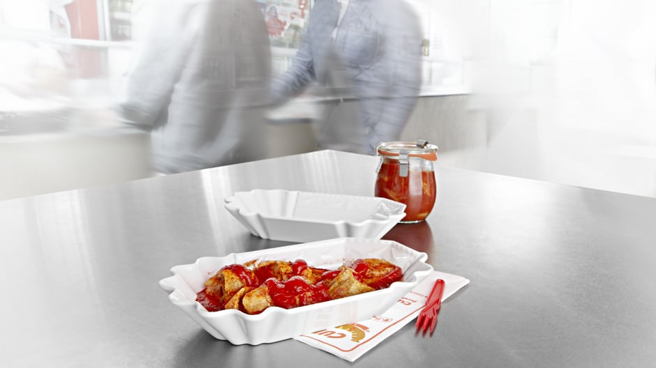 Ich bin ein Berliner: Wurstpappe aus Porzellan von KPM