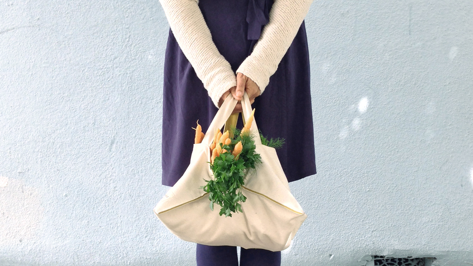 Robuste Transportwunder von Shujan Bertrand für Wein, Baguette oder Blumensträuße.
