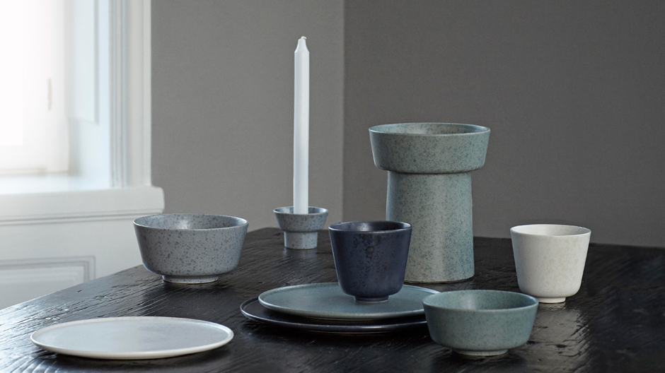 Nordisch rustikal: schnörkellose Steinzeugkollektion von Kähler.