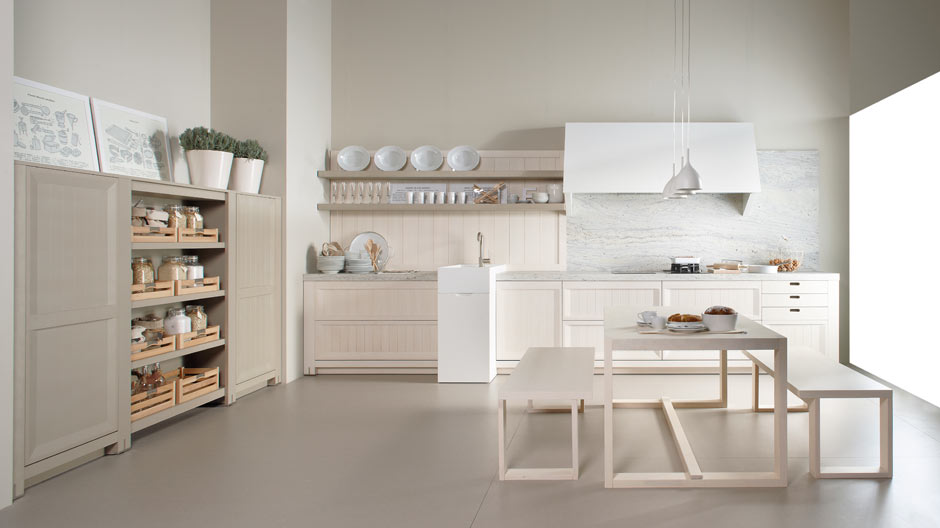 Der spanische Hersteller Dica überrascht auf der Eurocucina 2016 mit einem Küchenmodell im kontemporären Landhaus-Look.