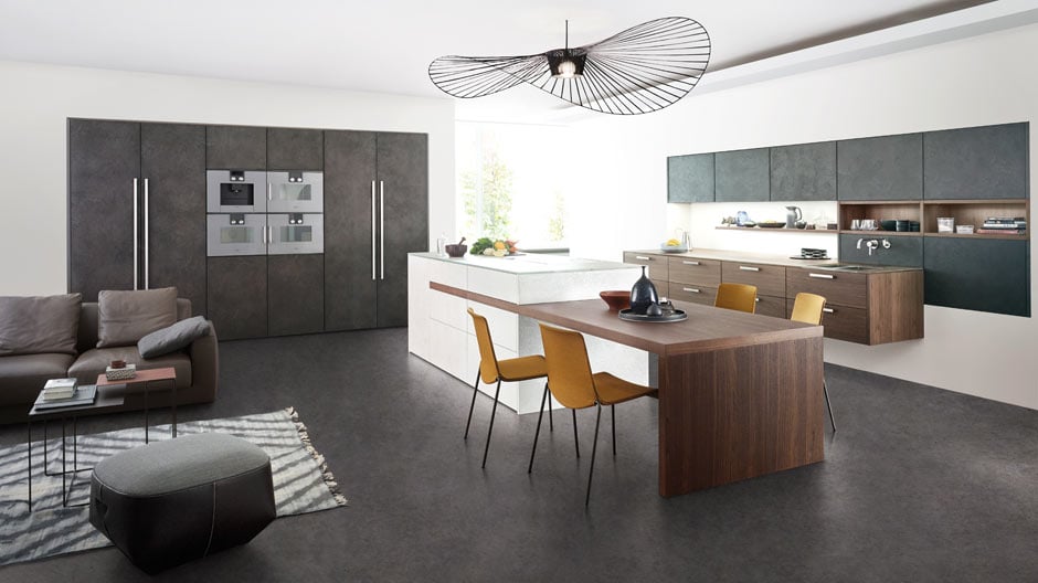 Betonkücheninselwunder: Der deutsche Küchenhersteller Leicht lanciert eine Kücheninsel in Beton-Optik.