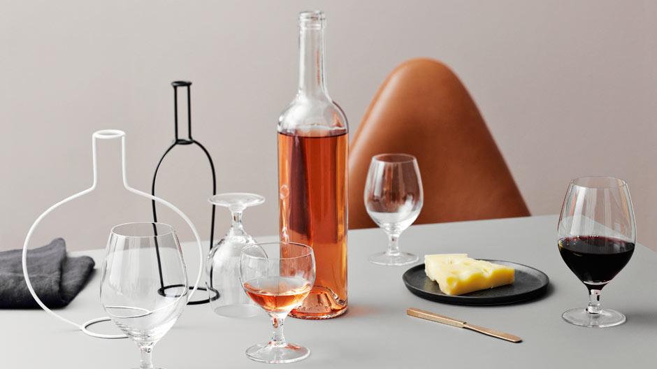 Auf ein Glas mit Arne – das hat sich der dänische Hersteller Holmegaard gedacht und eine Glaskollektion von Jacobsen neu aufgelegt