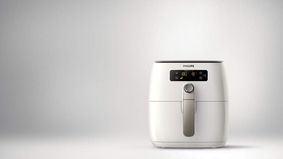Für Pommesliebhaber: Die kompakte Heißluftfritteuse von Philips sieht gut aus und kommt mit 80 Prozent weniger Fett aus.