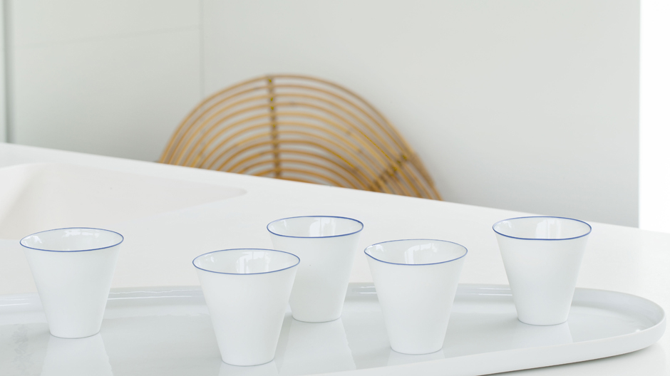 Porzellanfeinarbeit(er): Im belgischen Genk fertigt Piet Stockmans kunstvolle Dinge aus Porzellan–von Hand.