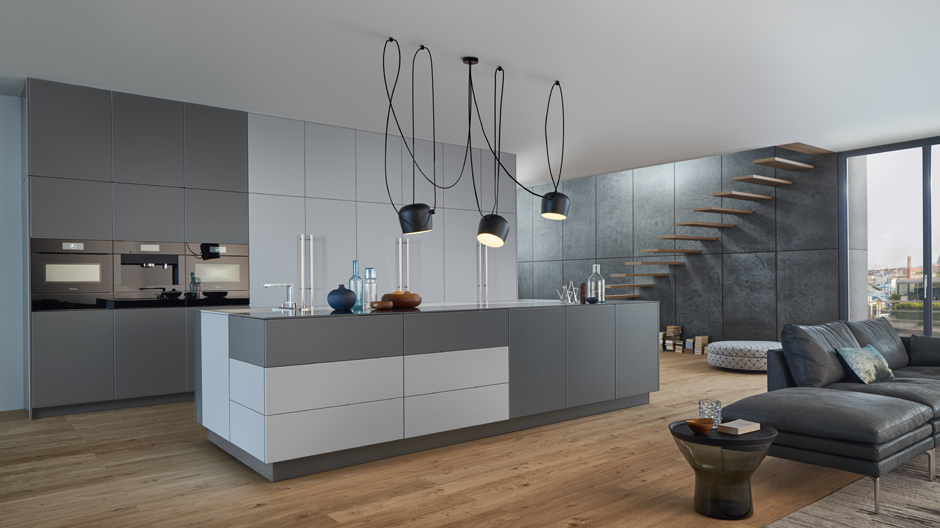 Leicht setzt auf die raumbildende Wirkung von Farben und hat Nuancen aus der Farbklaviatur von Le Corbusier im Sortiment