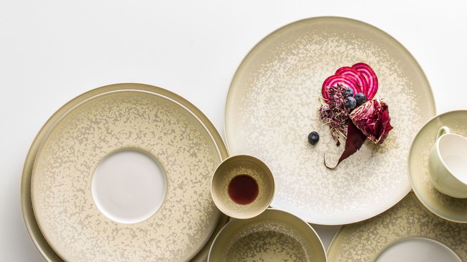 Jaune de Chrome präsentiert auf der Paris Design Week feinsinniges Porzellan in subtilen Farbtönen