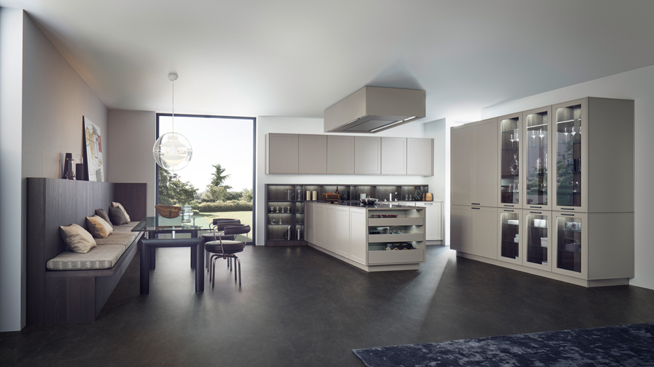 Leicht interpretiert die Rahmenfront neu und bringt damit einen Hauch von Klassik in die Küche