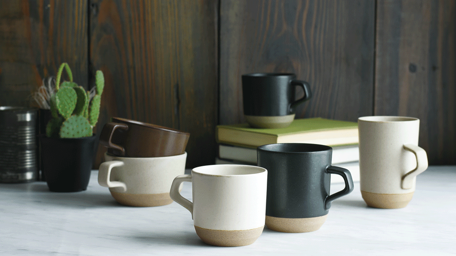 In einem japanischen Dorf werden Schalen, Tassen und Teller getöpfert, die jeden Tag auf den Tisch kommen