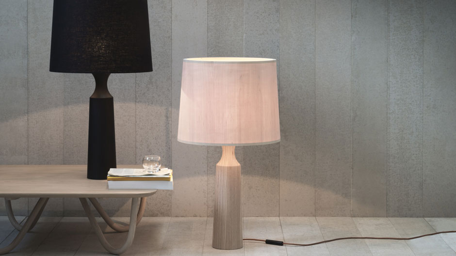 Wie ein Scherenschnitt: die neue Tischleuchte von Pinch.