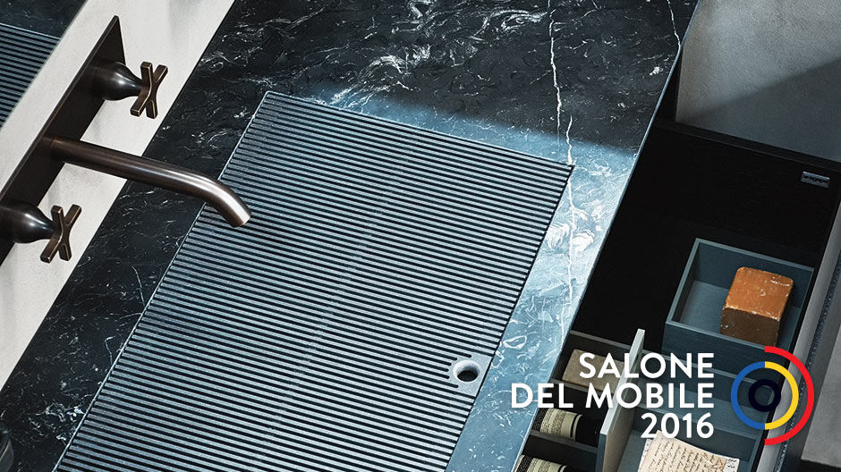 Agape bringt das Waschbecken in die Schwebe