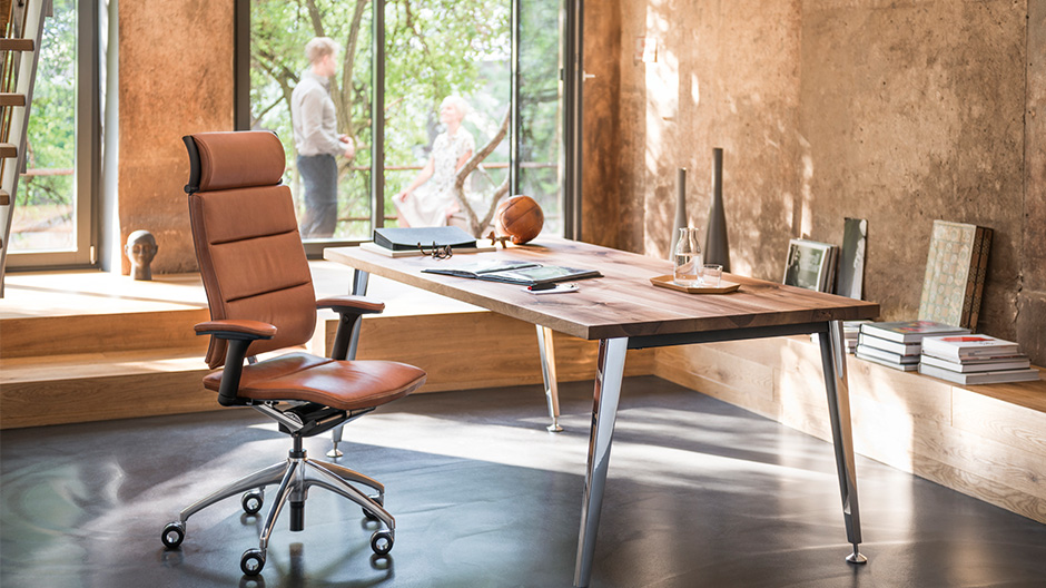 Gewisses Extra: Sedus stattet seine Klassiker mit edlen Lederpolstern und hochwertigen Hölzern aus