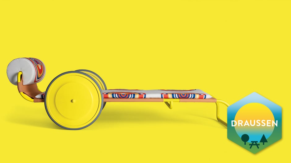 Kurvige Form, poppige Farben: Neuauflage eines Gartenmöbel-Klassikers von Gae Aulenti