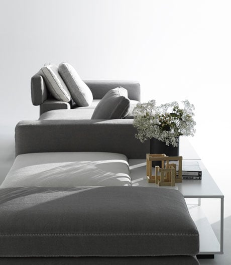 Hart trifft weich: Sofa-Ablagen-Kombination des Mailänder Architekten Victor Vasilev