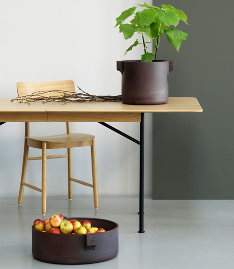 Individuell verkohlt: handgefertigte Gefäßserie der schwedischen Gestalterin Carina Seth Andersson.