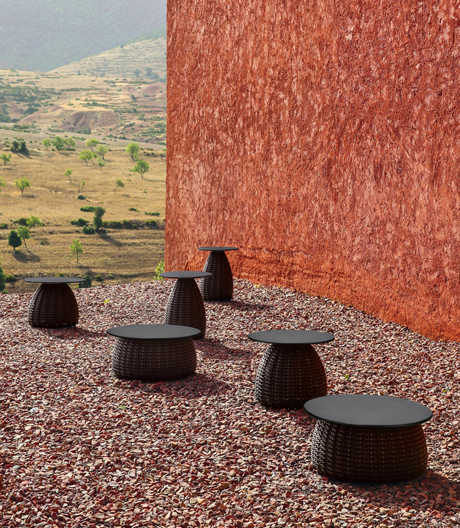 Vermöbelte Steinpilze: Die italienische Designerin Lorenza Bozzoli nimmt sich für ihre Outdoortische die Natur zum Vorbild