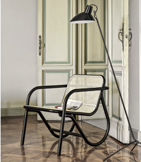 Verwoben in der Tradition: Loungesessel von Michael Anastassiades für Gebrüder Thonet.