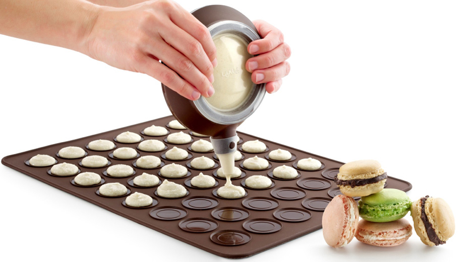 Mit diesem praktischen Küchenaccessoire von Lékué lassen sich Macarons ganz einfach selbst herstellen
