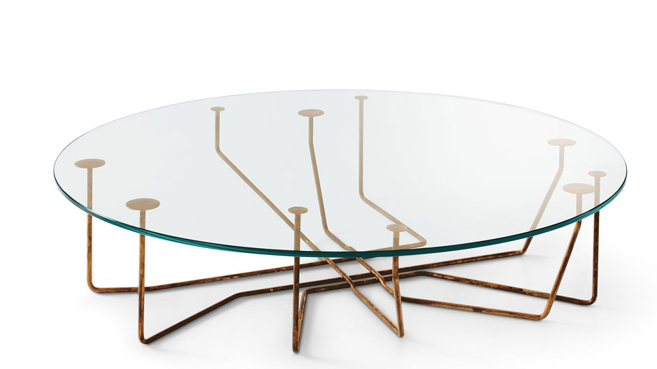 Zieht die Blicke auf sich: eine Tischfamilie von Massimo Castagna.