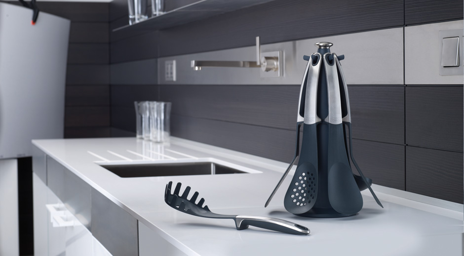 Joseph Joseph feiert seinen zehnten Geburtstag und hat aus diesem Anlass die Longseller der Kollektion in Edelstahl lanciert