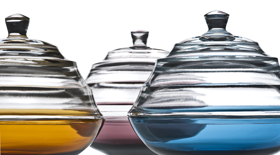 Blau, Lila oder Gelb? Die Glasobjekte von Hermann August Weizenegger für Theresienthal