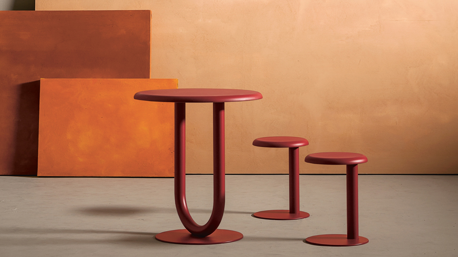 Ausgewogene Sache: Möbelkollektion aus gebogenem Stahlrohr. 