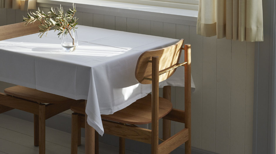 Kombination aus Messing und Eiche: Stuhl von Chris L. Halstrøm für Skagerak.