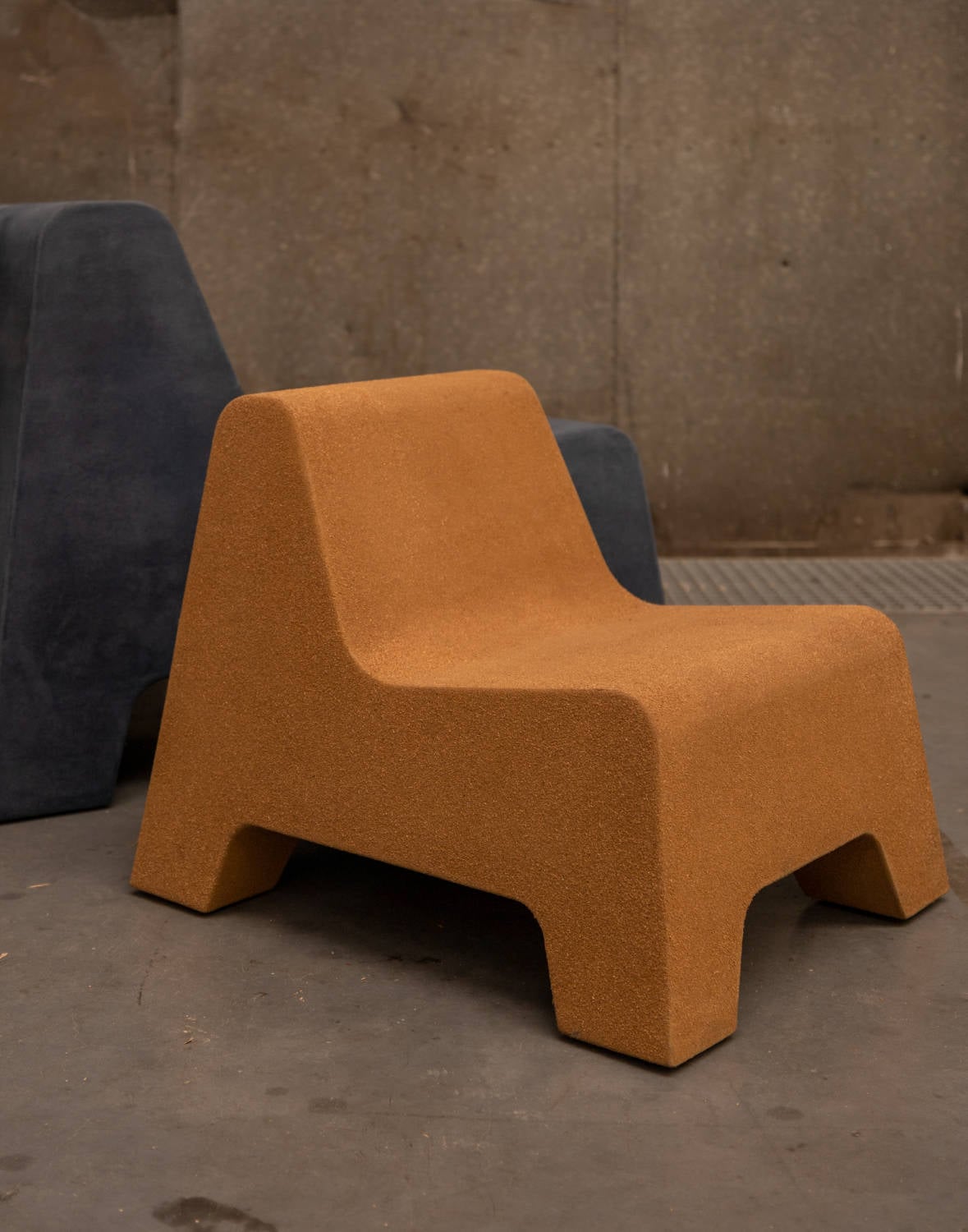 Cooloo gibt alten Polstermöbeln durch Aufsprühbezüge ein neues Leben