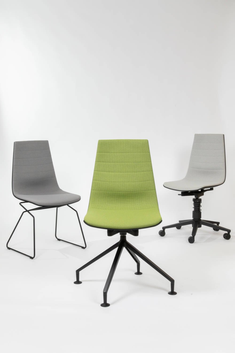 Büro- und Konferenzstuhl mit Bewegungsspielraum von Aeris