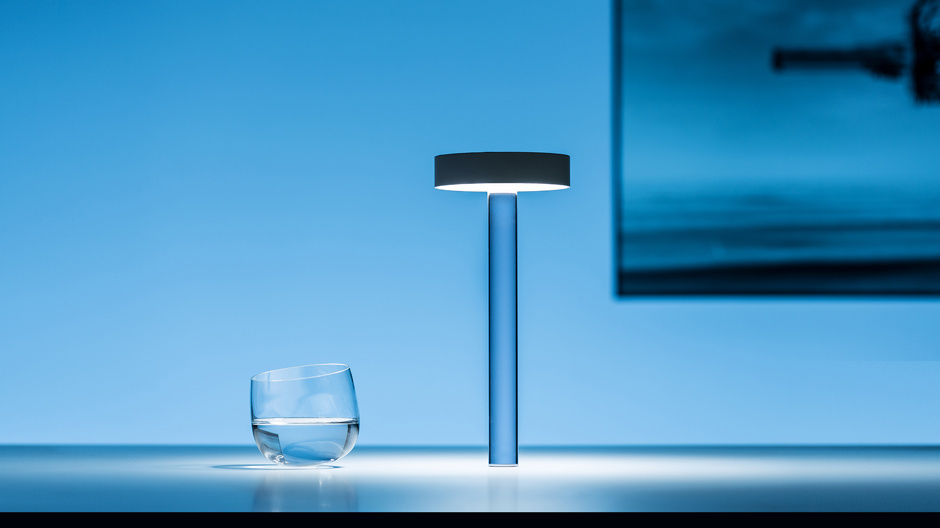 Fliegendes Objekt: Tischleuchte von Davide Groppi