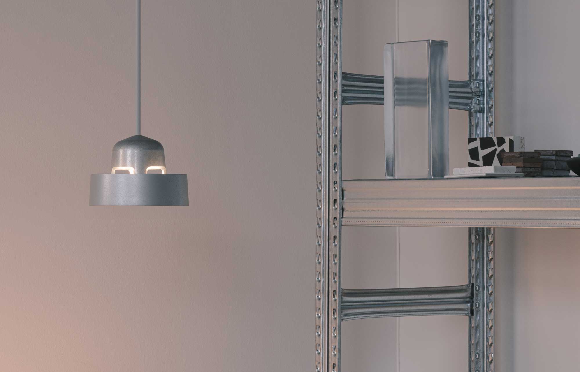 Zeitgemäße Leuchtenklassiker von Industrial Facility für Wästberg