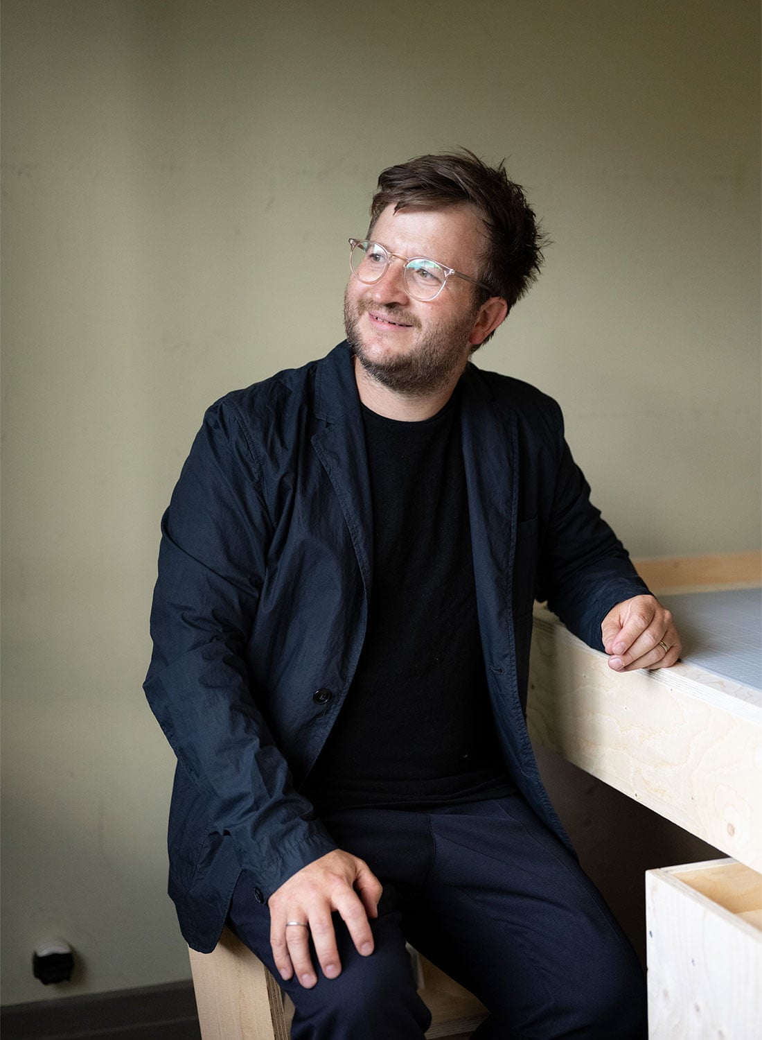 Produktdesigner Jonathan Radetz über nachhaltiges Möbeldesign, öffentlichen Raum und Design als gesellschaftliche Praxis