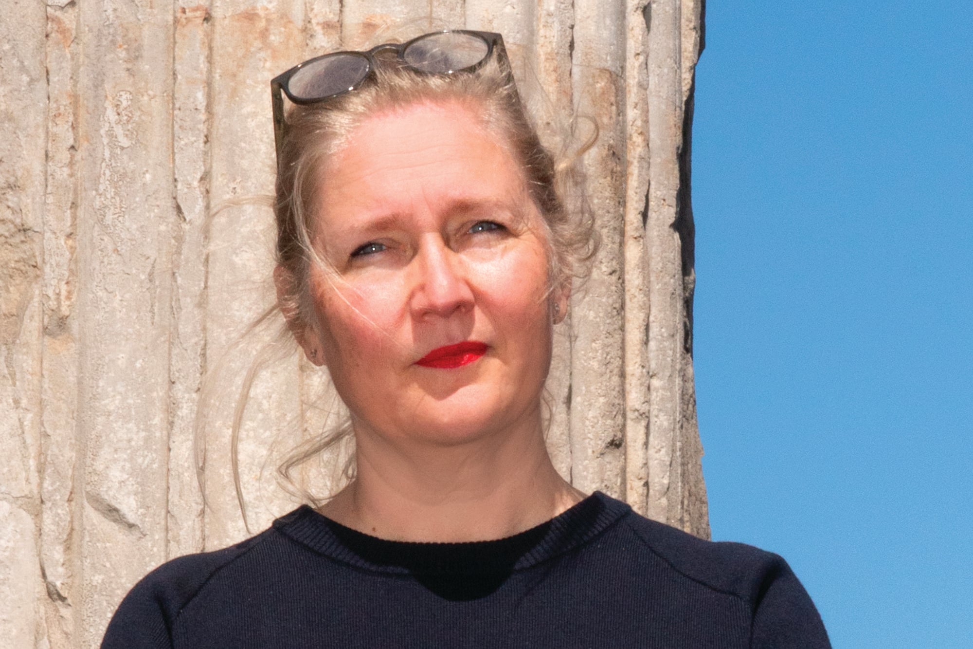 Kuratorin Anniina Koivu sucht das Glück