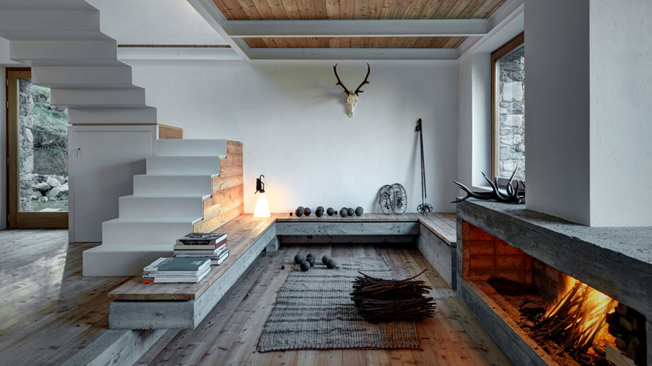 Lärchenholz, Sichtbeton und Stahl: Wohnhaus in den italienischen Alpen.