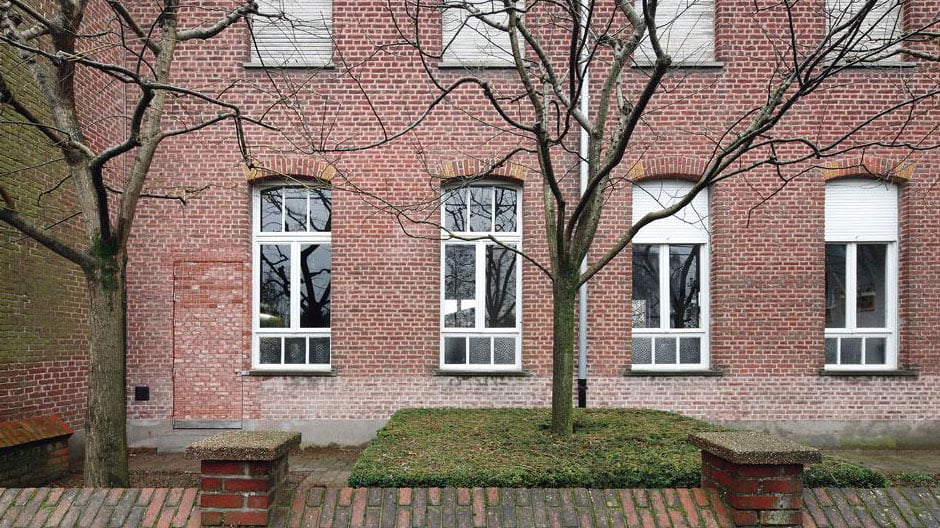 Filmreifer Auftritt: Wie Drehtüren und barocke Versteckspiele eine Schule in ein Wohnbau verwandeln.