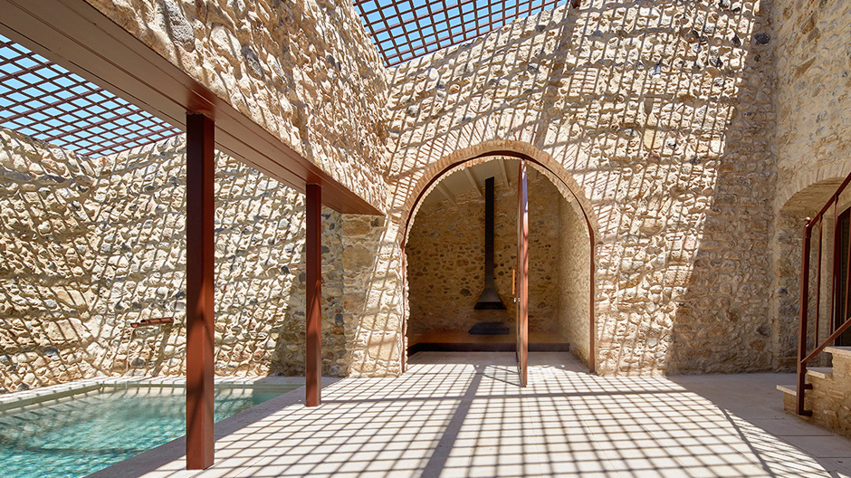Umbau eines Bauernhauses von Arquitectura-G in Girona