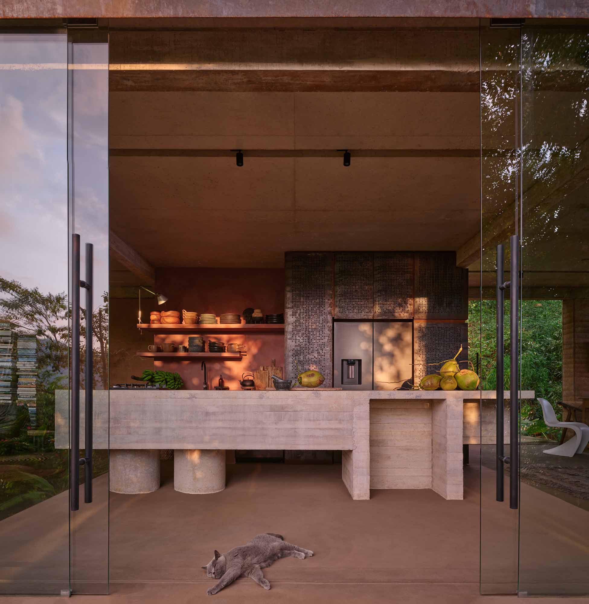 Wohnhaus von Formafatal mitten im Dschungel