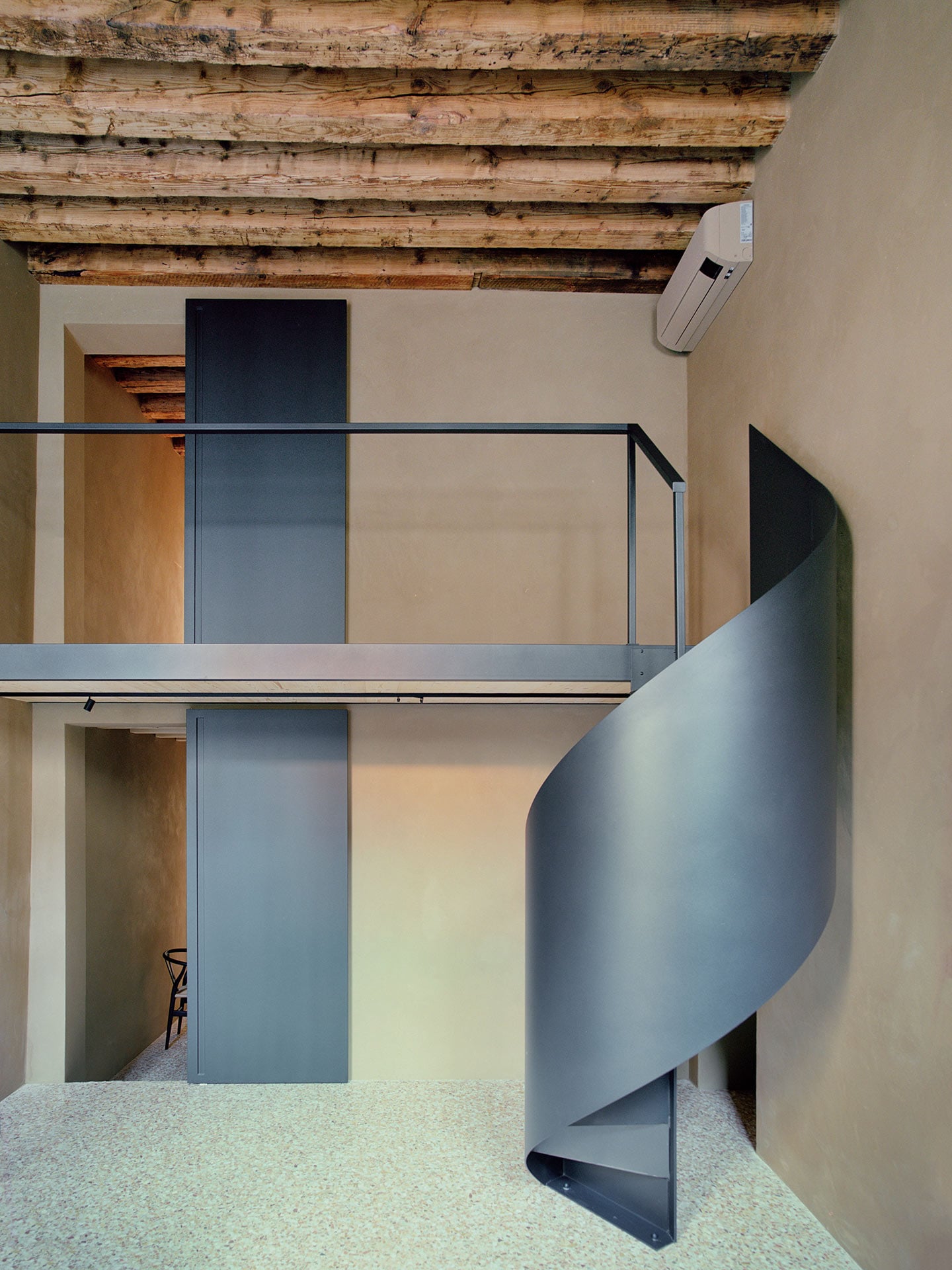 Architettura Tommasi gestaltet Loft in historischem Adelspalast in Padua