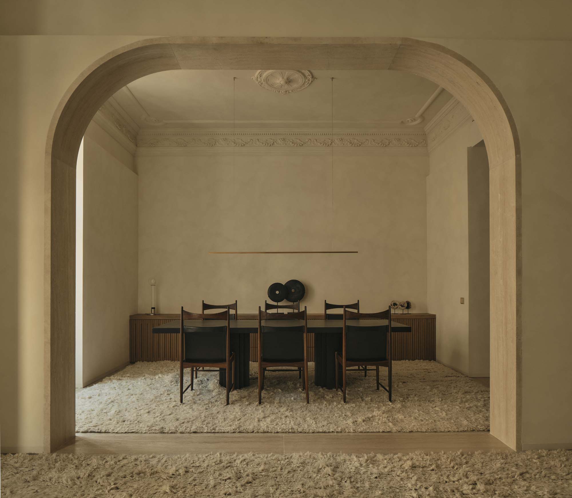 Balzar Arquitectos gestalten eine Altbauwohnung mit Wabi-Sabi-Ästhetik