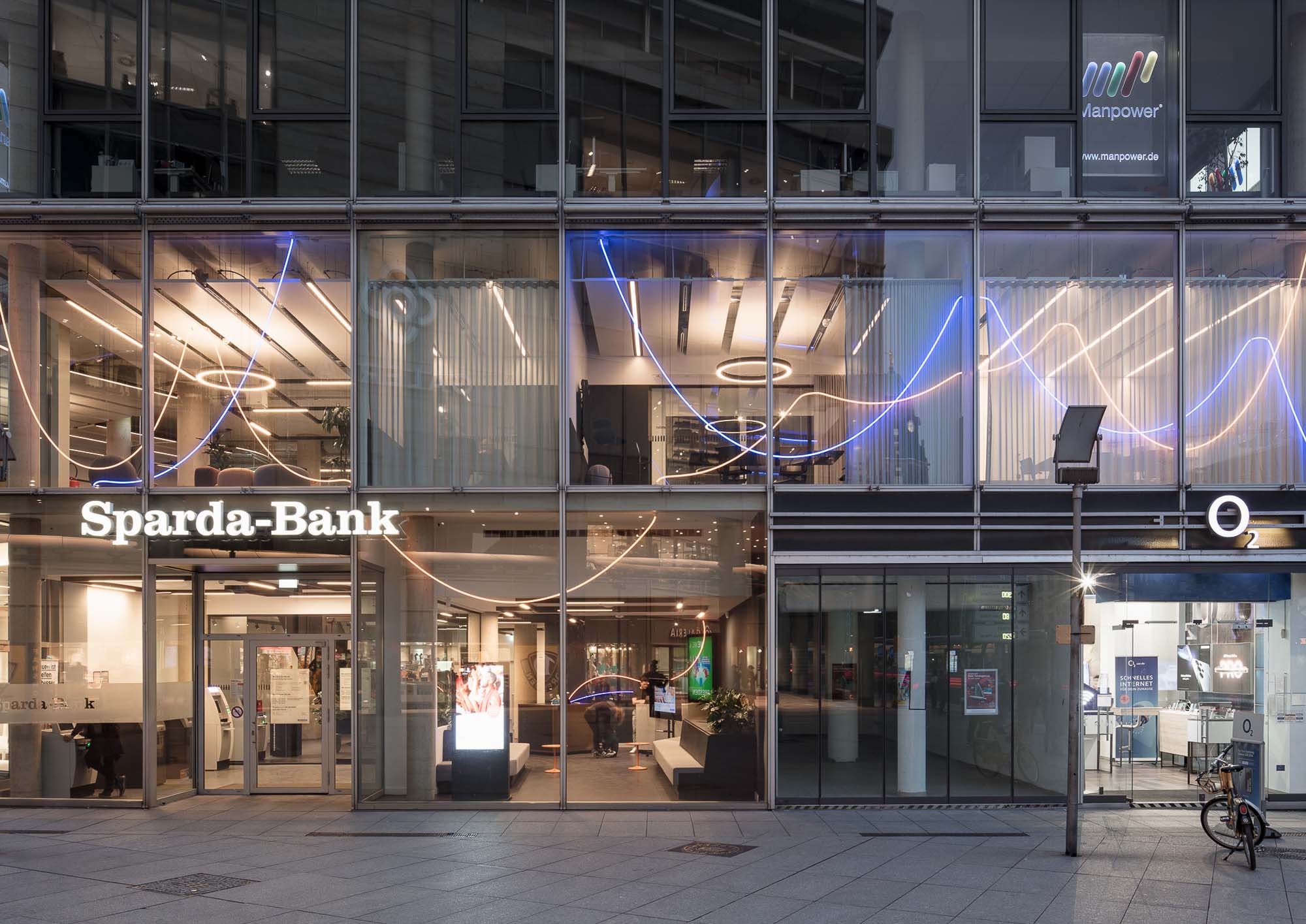 Neue Arbeitswelt der Sparda-Bank in Dresden von Architekten Hoppe