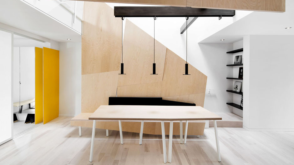 Das kanadische Architekturbüro Naturehumaine verhilft einem Einfamilienhaus zur neuen Jugendlichkeit.