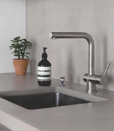 Das Architekturbüro Atelier Daaa strukturiert 74 Quadramtmeter Wohnfläche eines Pariser Apartments komplett neu.