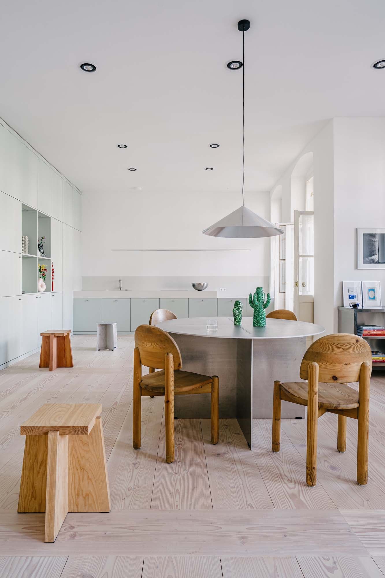Studio Loes gestaltet modernes Wohnen im Berliner Altbau