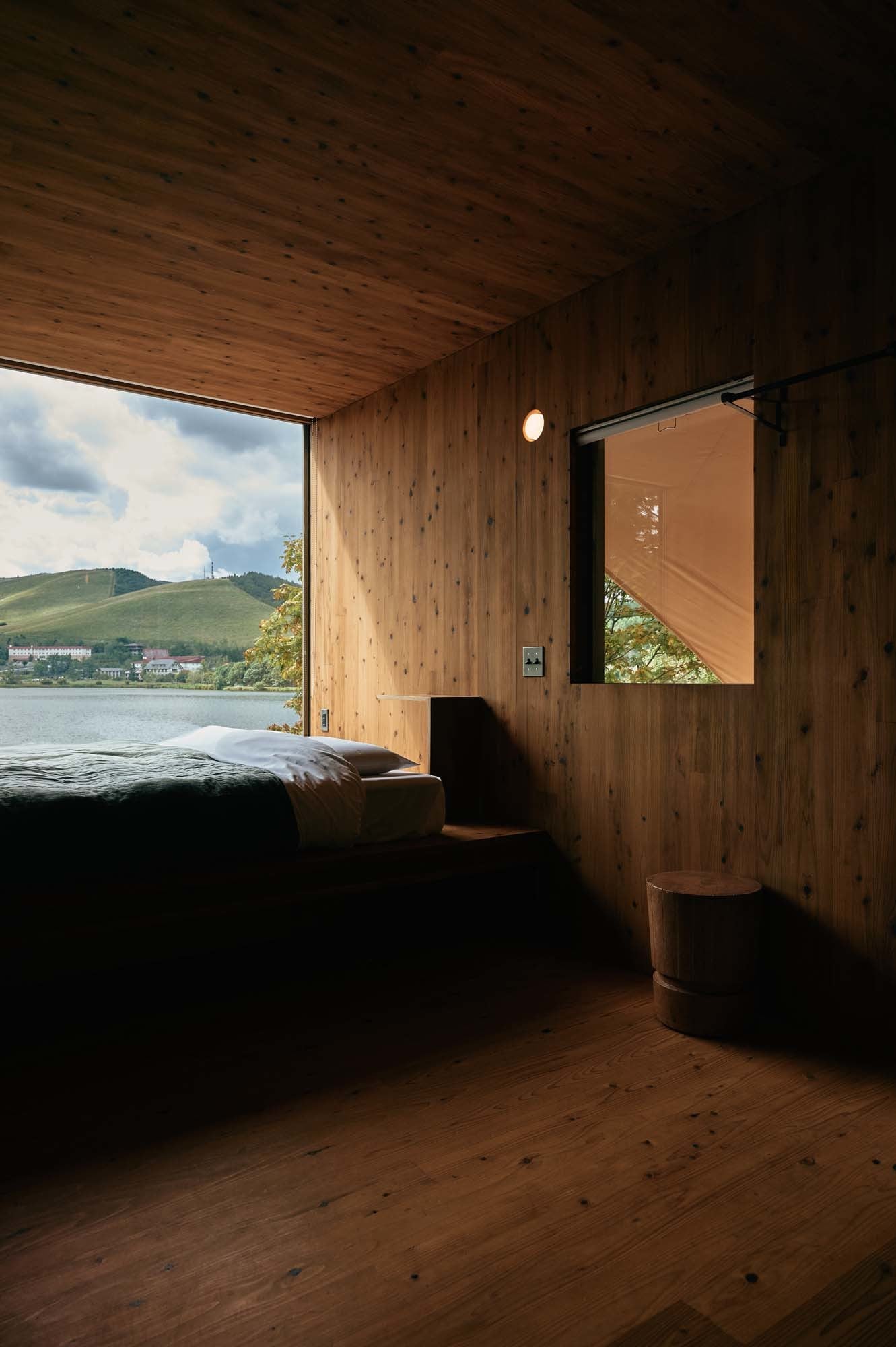 Naturnahes Tiny House aus heimischem Holz von Pan-Projects