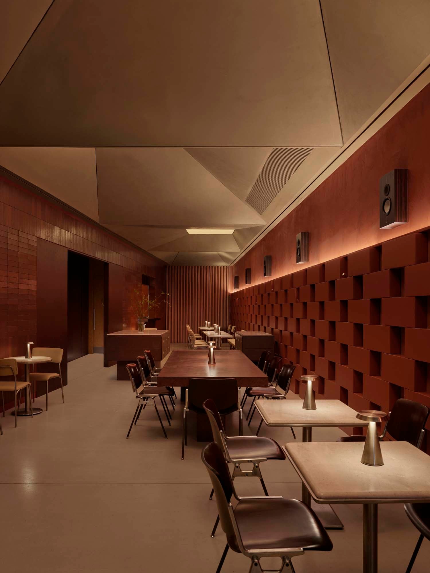 Urbanjobs gestaltet das Burgerlokal Ainen in Istanbul