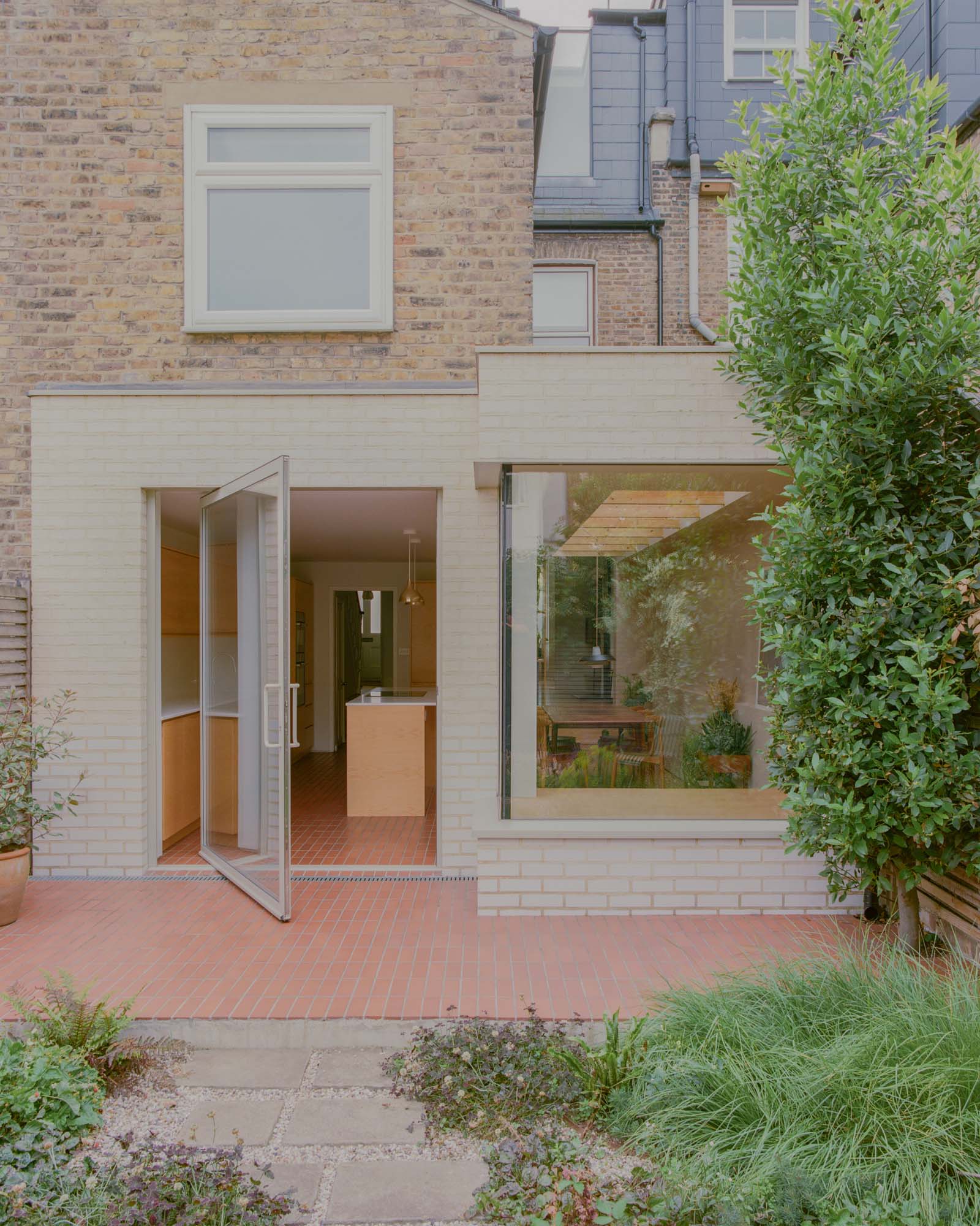 Umbau und Erweiterung eines Londoner Reihenhauses von TYPE