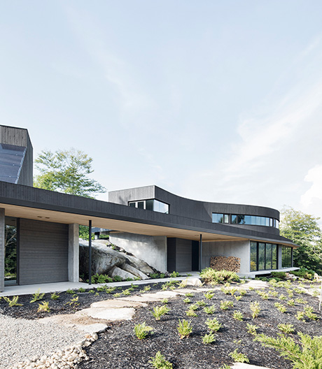 Auch wenn dieses Einfamilienhaus in Québec gar nicht wie ein Effizienzhaus aussieht: es ist in der Lage sich selbst zu versorgen.
